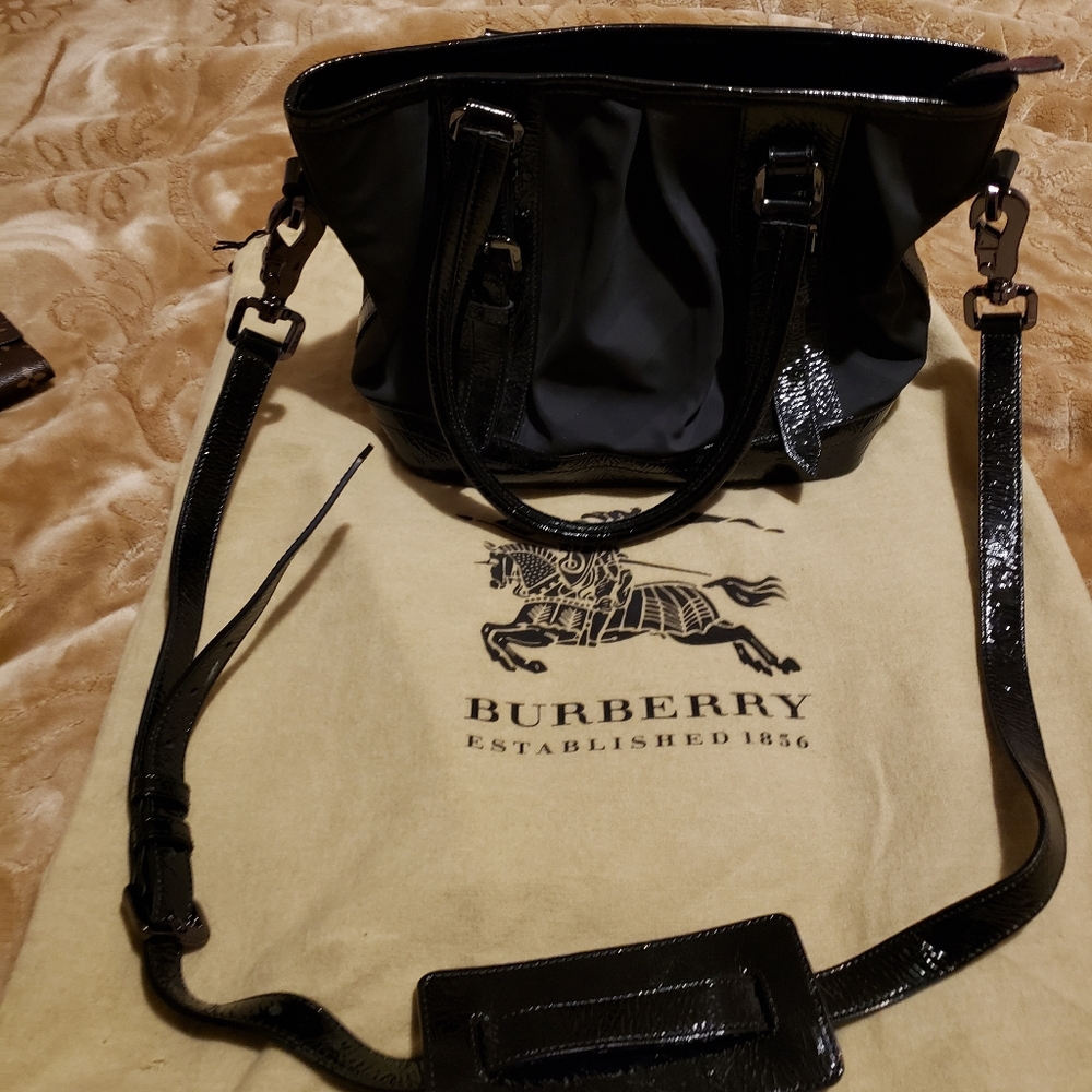Burberry purse